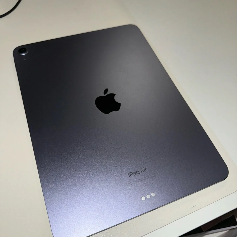 Apple iPad Air 5th Gen. (10.9-inch, Wi-Fi + Cellular, 64GB) - Purple